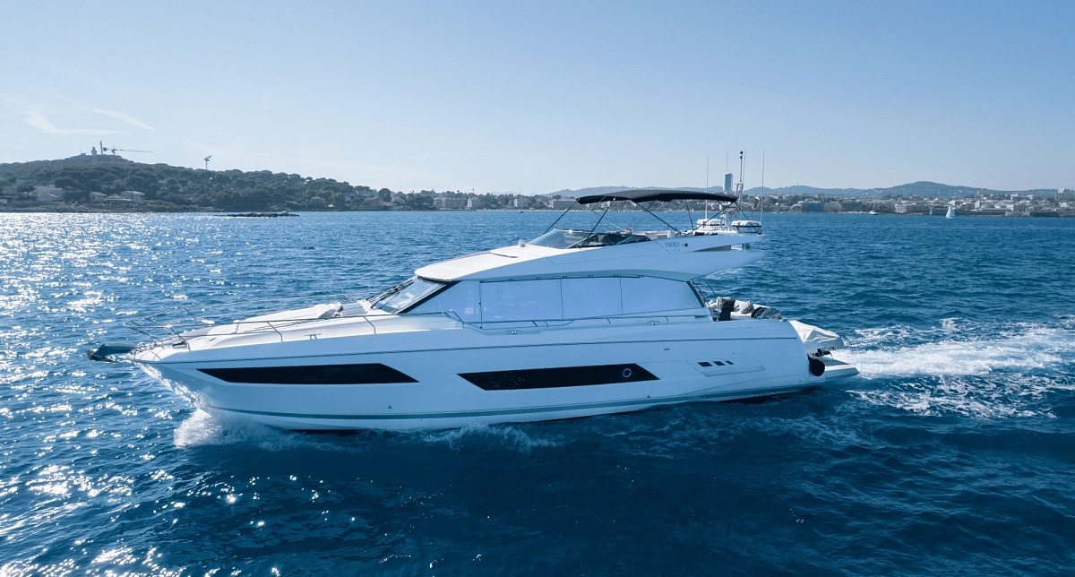Аренда яхты Prestige 680 Apollonia во Франции - отдых на море